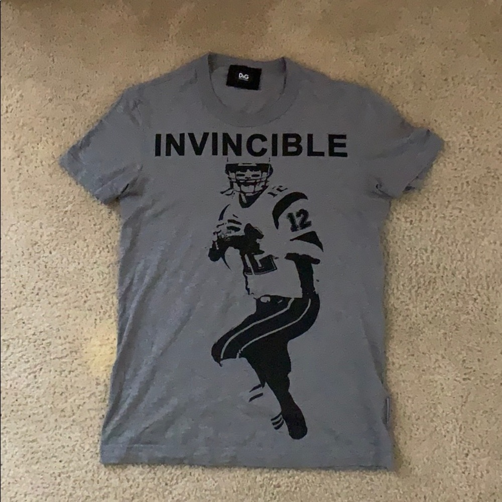D&G Invincible tee size small